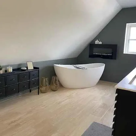 Luxury In Nature With Wellness *